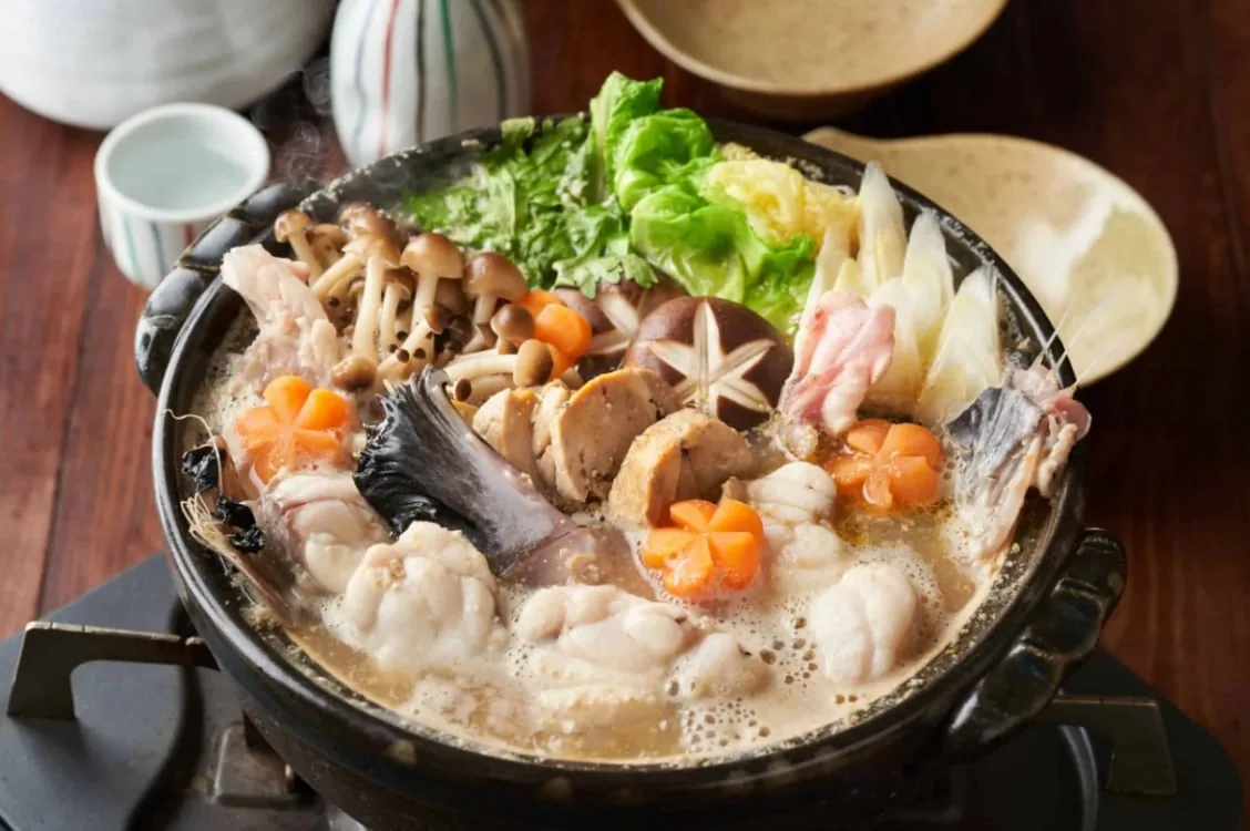 魚介ときのこ、野菜を煮込んだ鍋料理